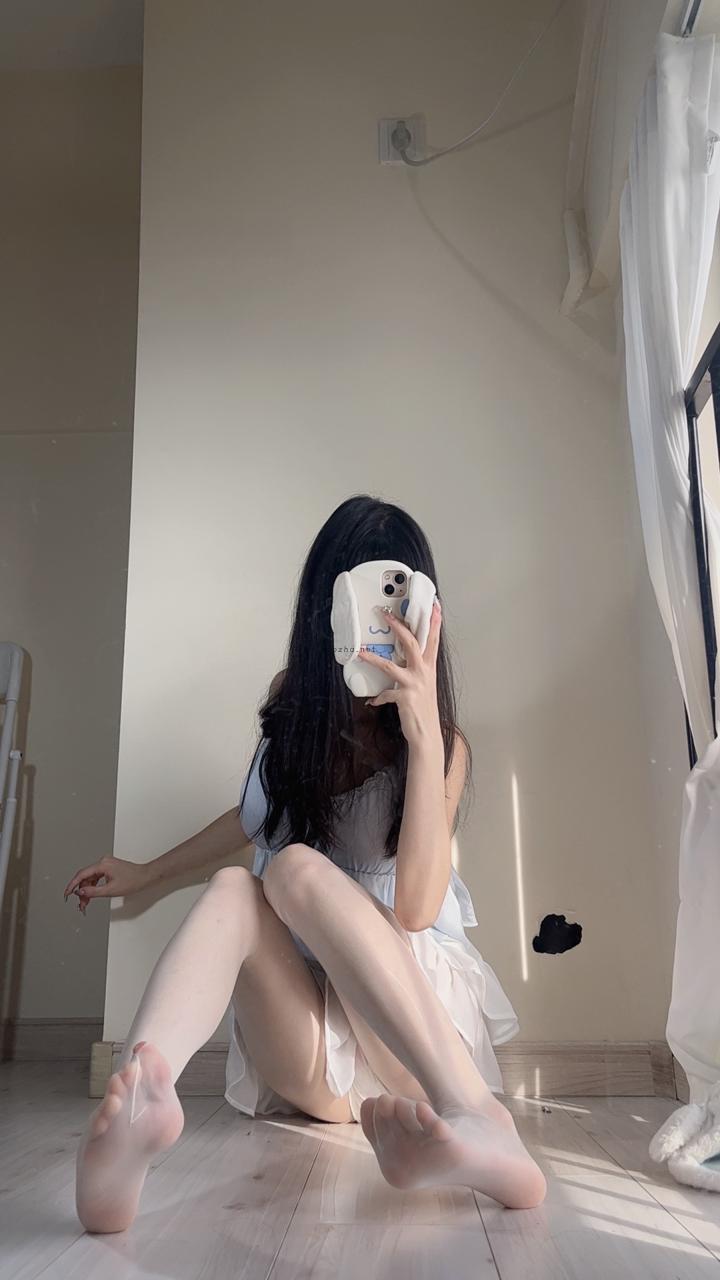 小甜酒子 – 睡衣好看吗【10P】